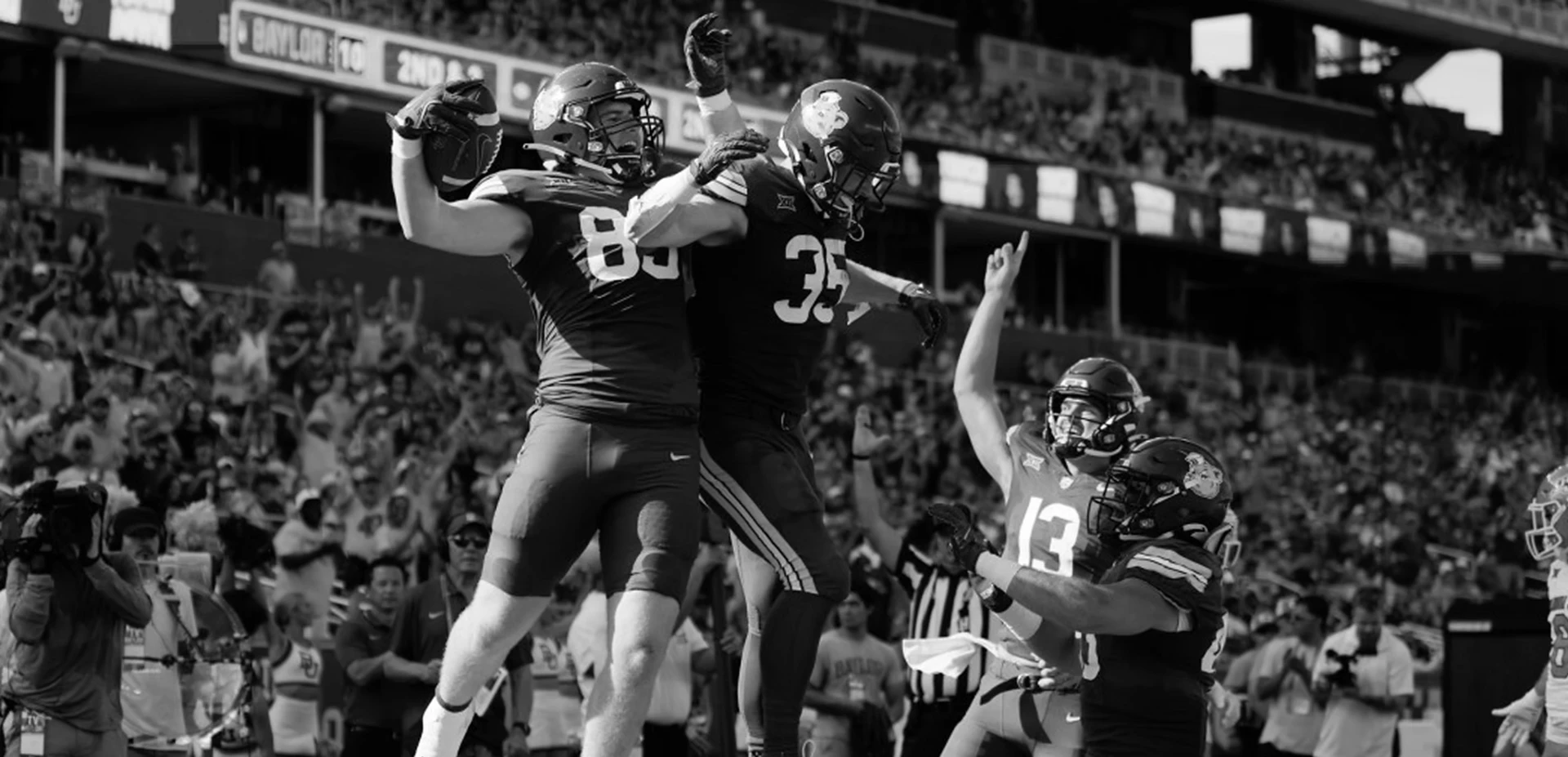 Baylor players celebrating a touchdown